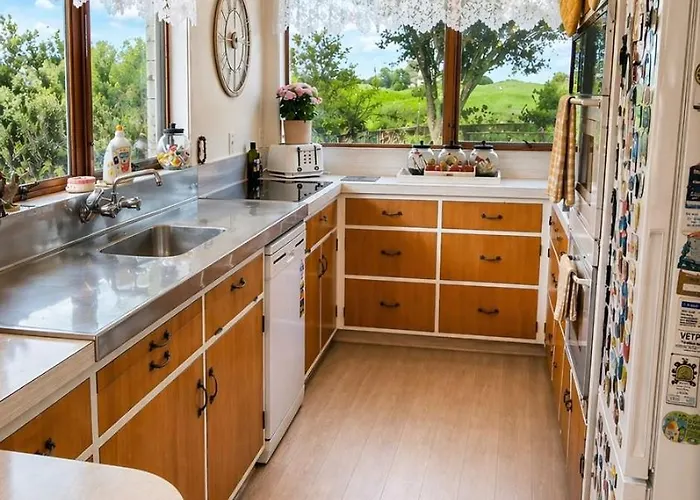 Hiwi Farm - Peaceful Farm Retreat Near Holiday home *